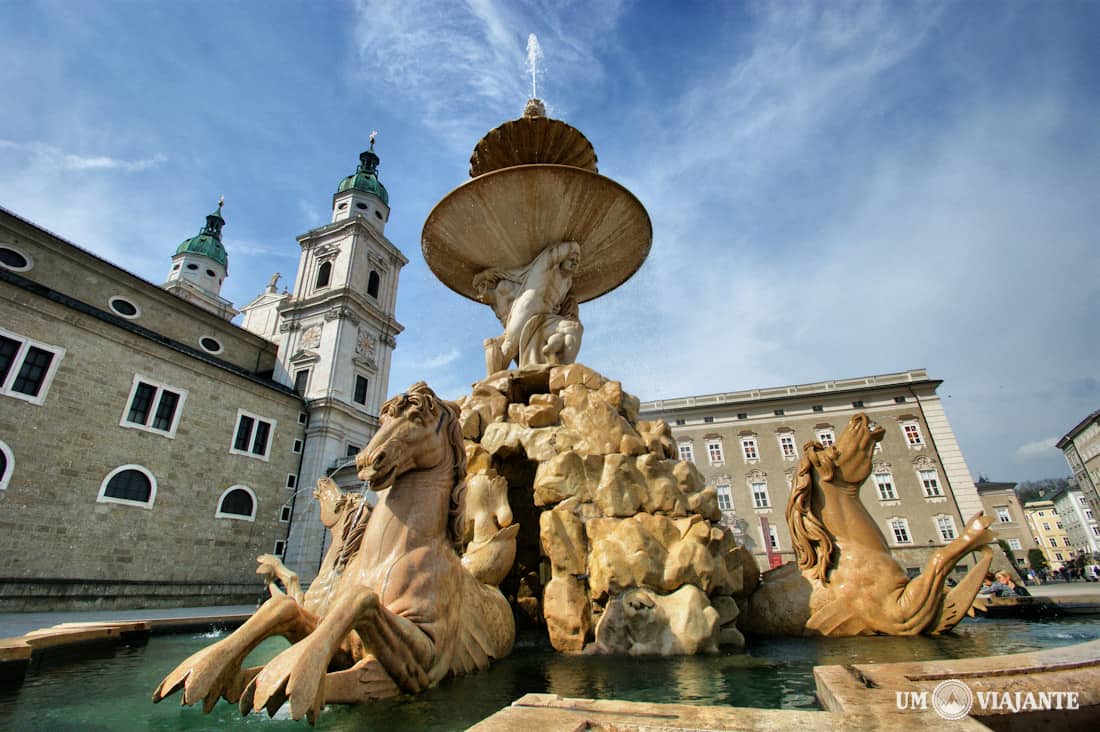 Fonte em uma das praças de Salzburg, Áustria