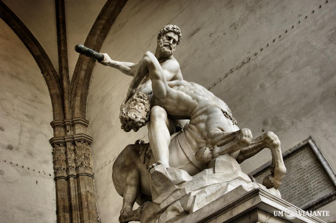 Escultura em uma das praças de Florença, Itália