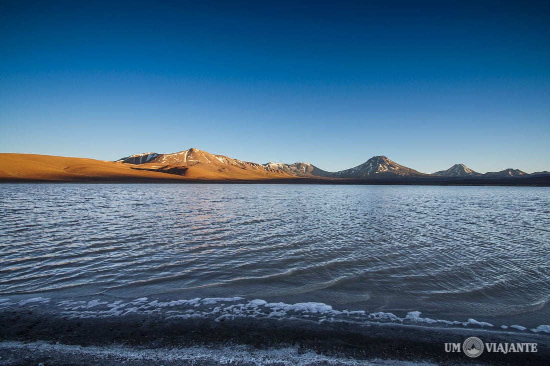 Lagoa Lejia e Vulcão Lascar, no Deserto do Atacama