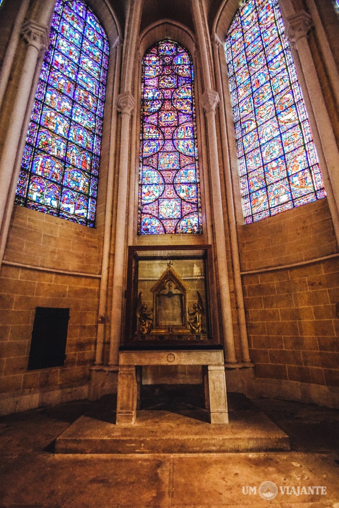 Relíquia Sagrada, Véu de Maria, Catedral de Chartres, França