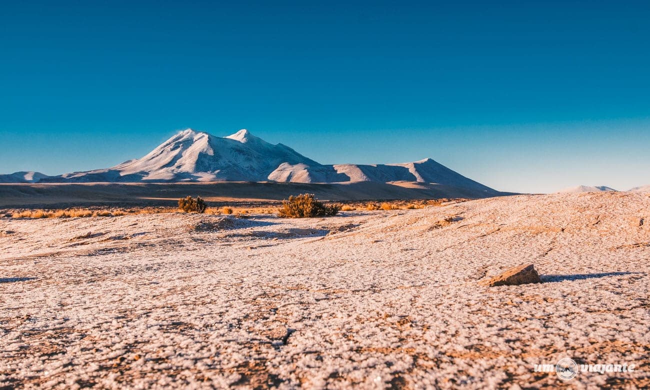Gelo cobrindo o deserto do Atacama