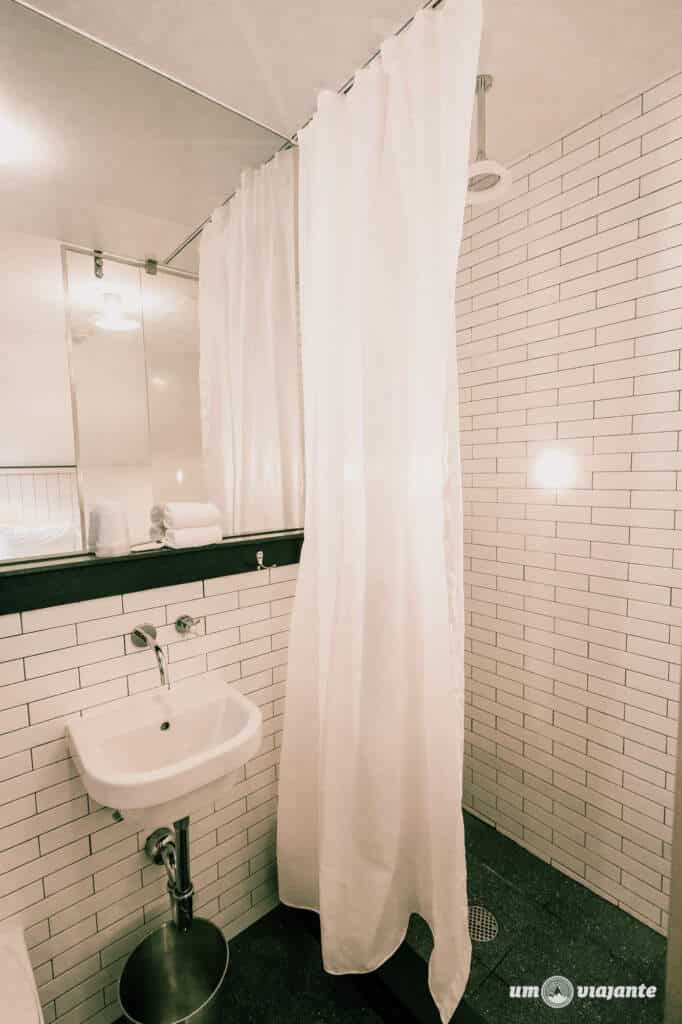 Banheiro do quarto no POD 39 Hotel barato em Nova York